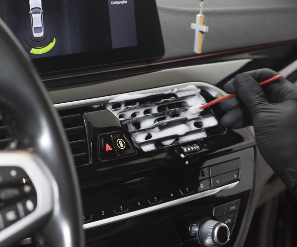 Detalhe Interior Limpeza do exterior do AC